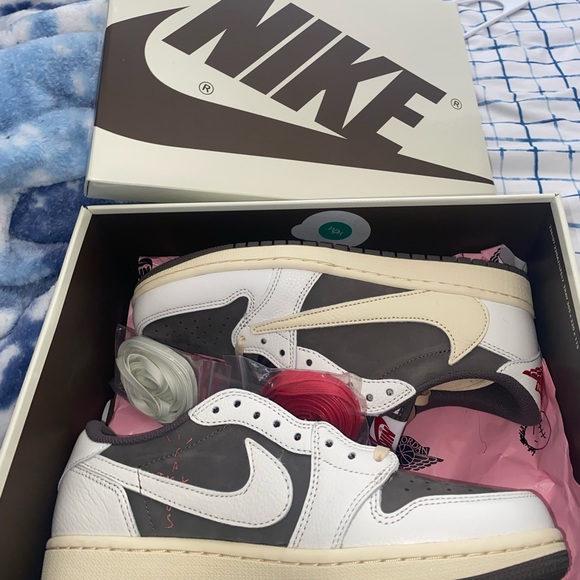 Size 8 - Picture 2 of 3